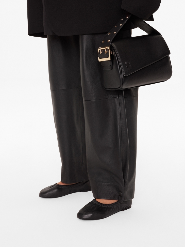 Czarne skórzane baleriny z gumką