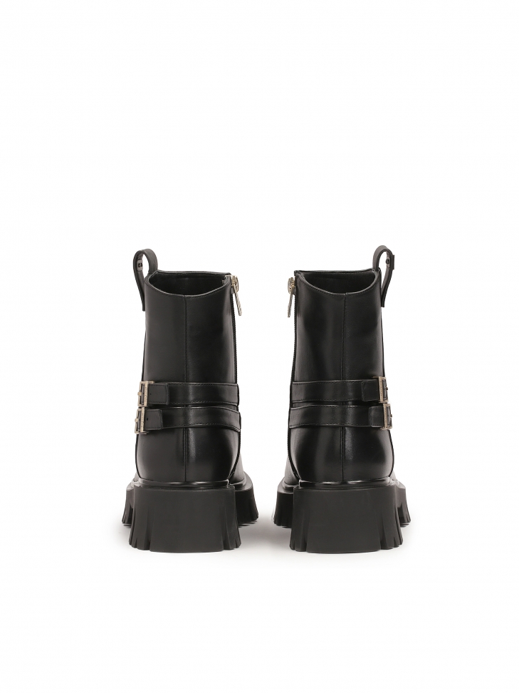 Zasuwane skórzane botki na grubej podeszwie