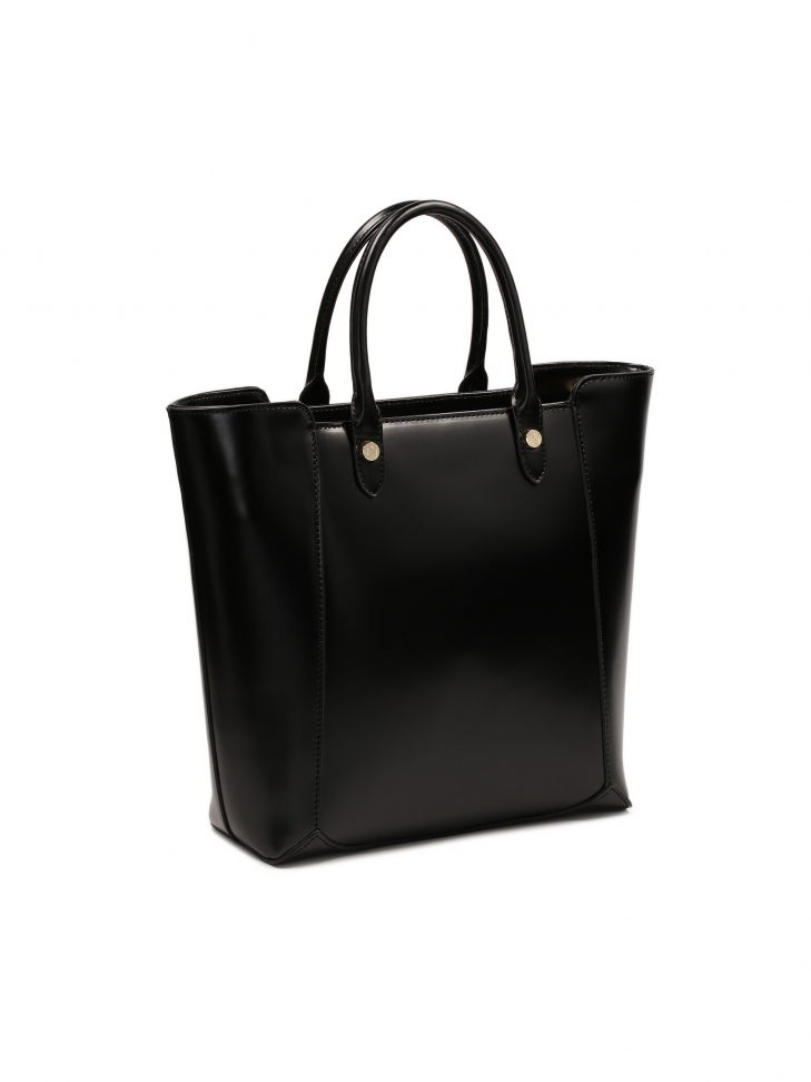 Czarna skórzana torebka z ażurowym monogramem