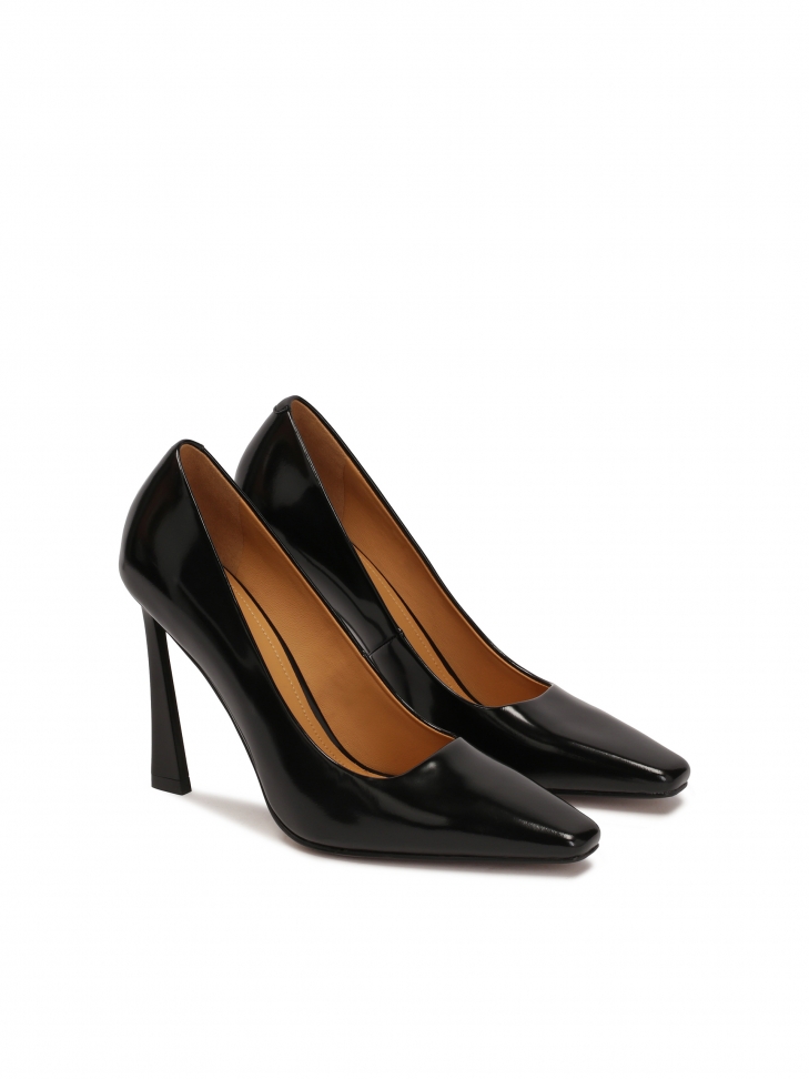 Czarne czółenka na rozszerzanym obcasie