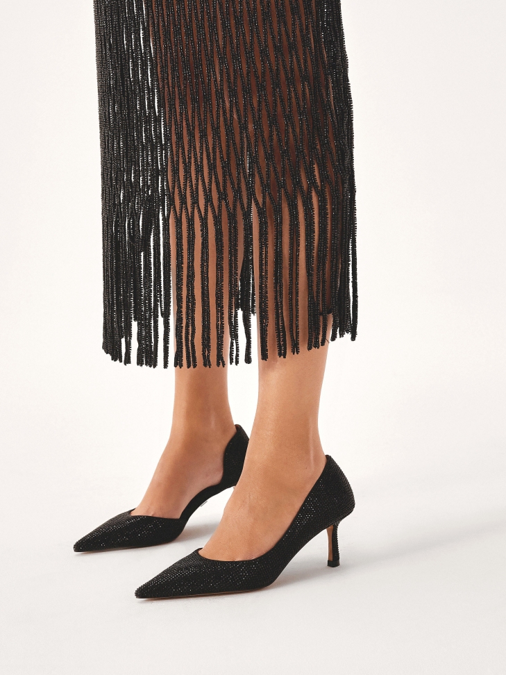 Niskie czółenka z wyciętą cholewką zdobioną yształkami