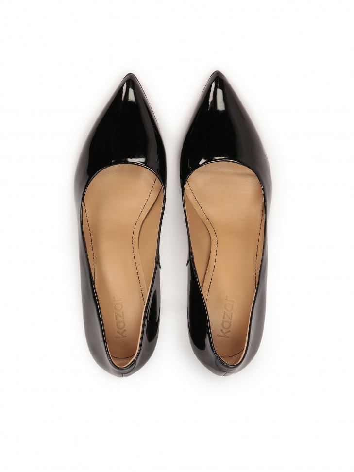 Połyskujące lakierowane czółenka z noskami w szpic