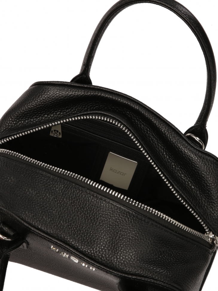 Czarna mała torebka z paskiem i rączkami