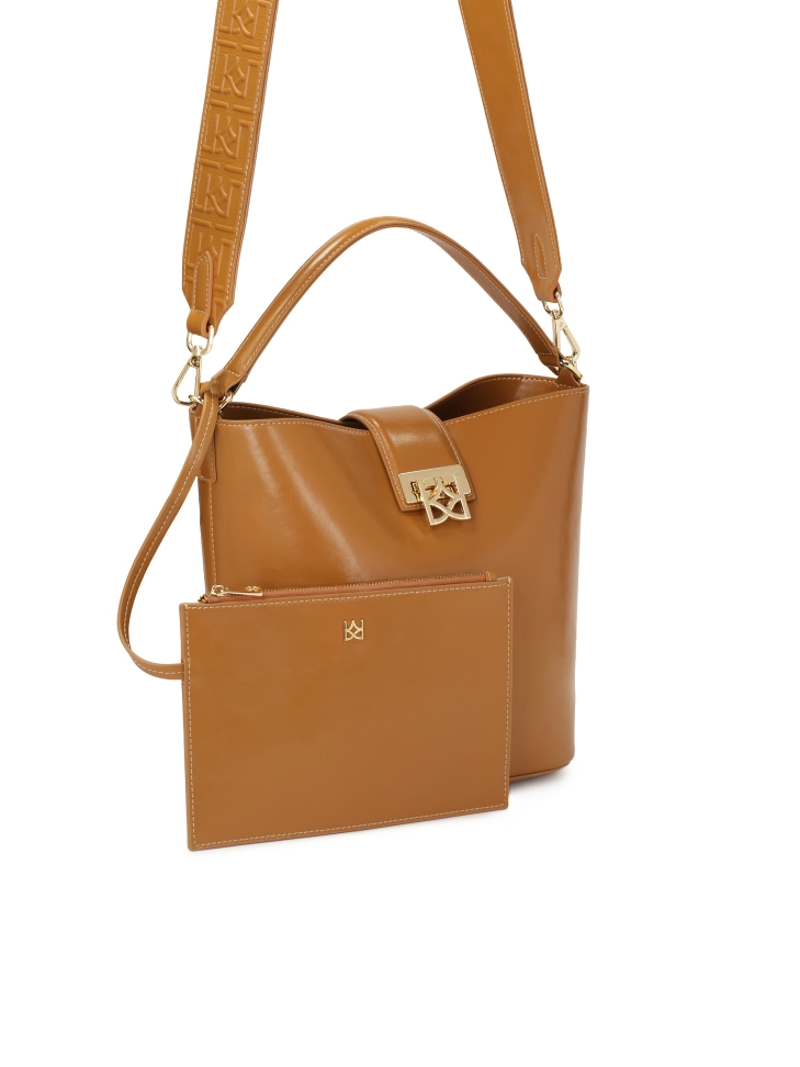 Jasnobrązowa torebka z dodatkową saszetką i uchwytem do ręki