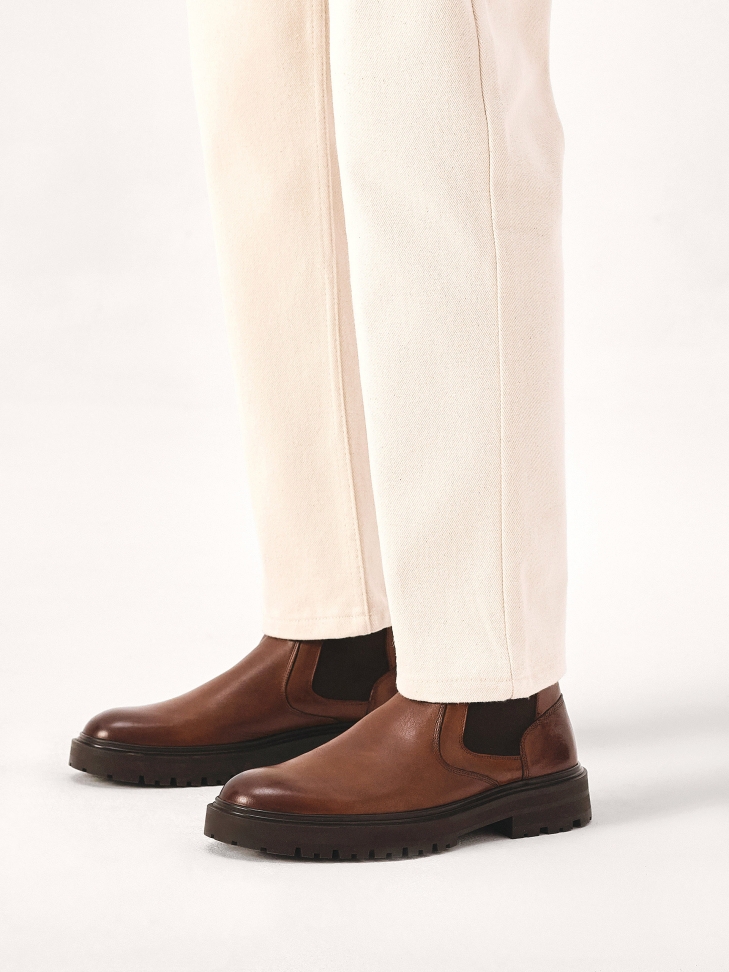 Brązowe sztyblety na trepowej podeszwie