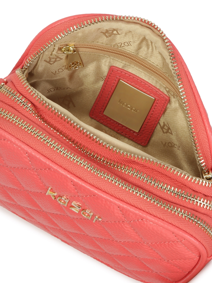 Mała torebka na pasku z trzema komorami