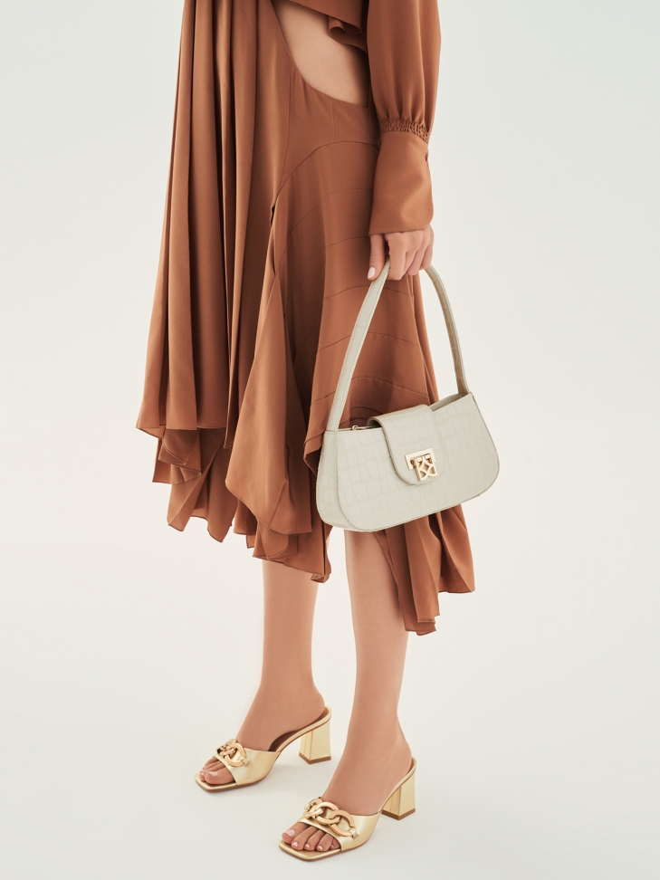 Eleganckie ote klapki na wygodnym obcasie