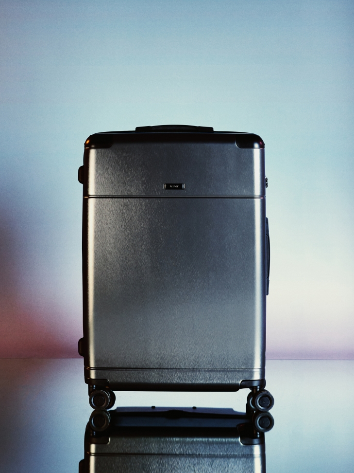 Duża walizka PC w szarym kolorze