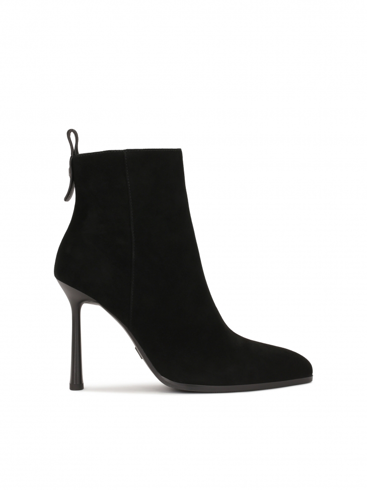 Botki z zamszu w czarnym kolorze