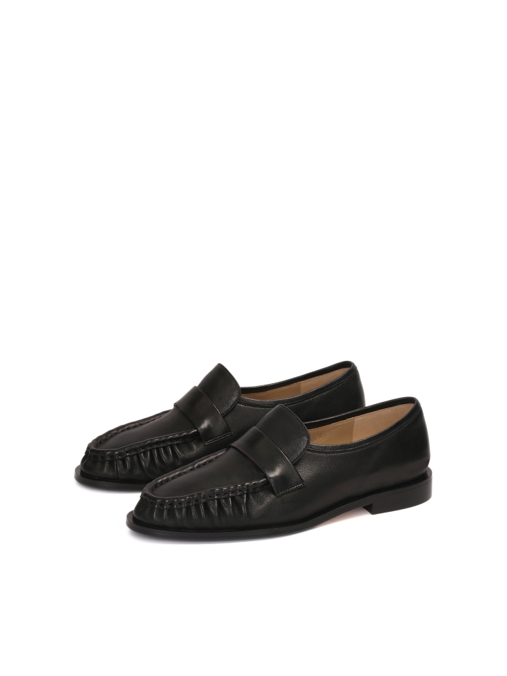 Czarne półbuty z efektownym marszczeniem na przodzie