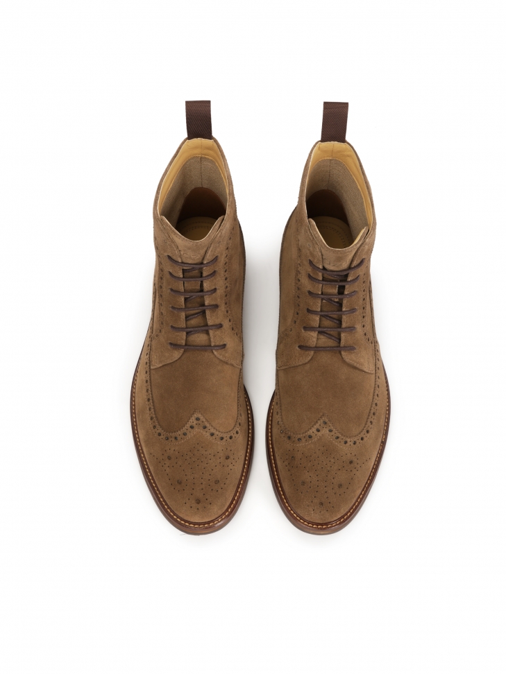 Zamszowe trzewiki z rozetowym zdobieniem