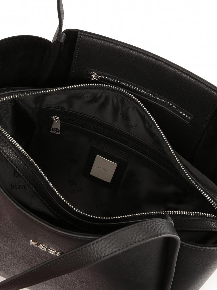 Komfortowa czarna torebka ze skóry o pojemnym wnętrzu