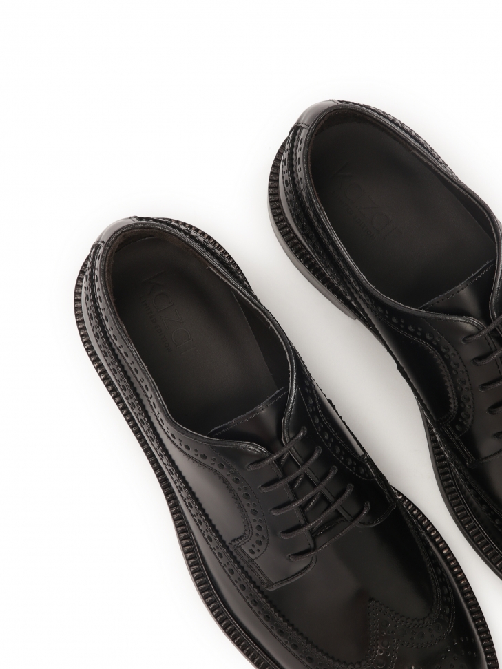 Czarne brogsy na skórzanej podeszwie