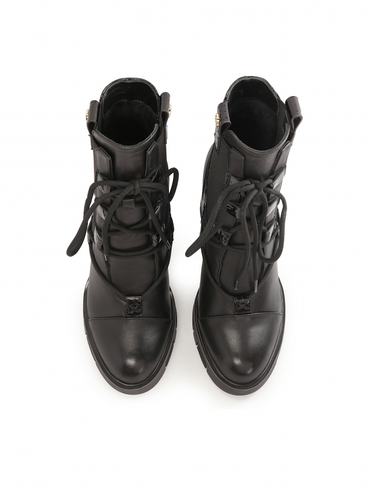 Skórzane botki z atrakcyjnym sznurowaniem