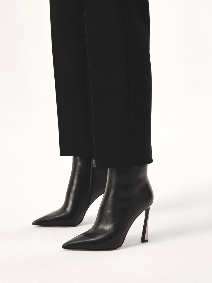 Klasyczne botki na czarno-srebrnym obcasie