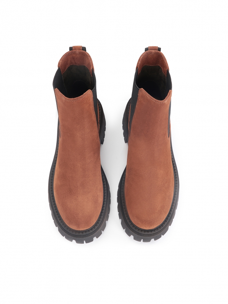 Rude zamszowe botki typu chelsea na grubej czarnej podeszwie