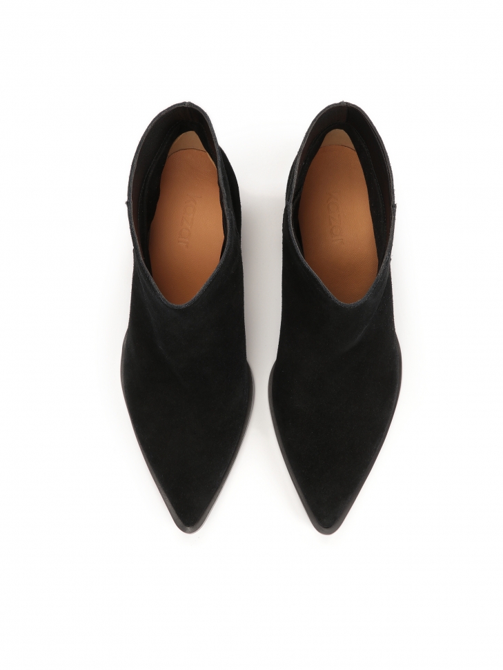 Zamszowe botki z niską szeroką cholewką