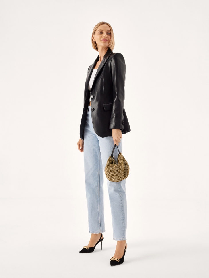 Eleganckie zamszowe czółenka ozdobione łańcuchem