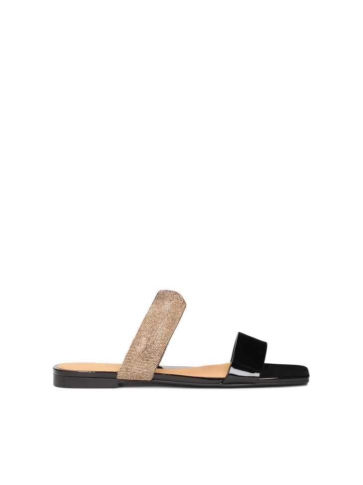 Płaskie skórzane klapki ze zdobieniem