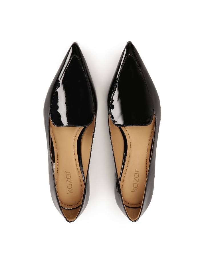 Płaskie lakierowane czółenka ze otym obcasem