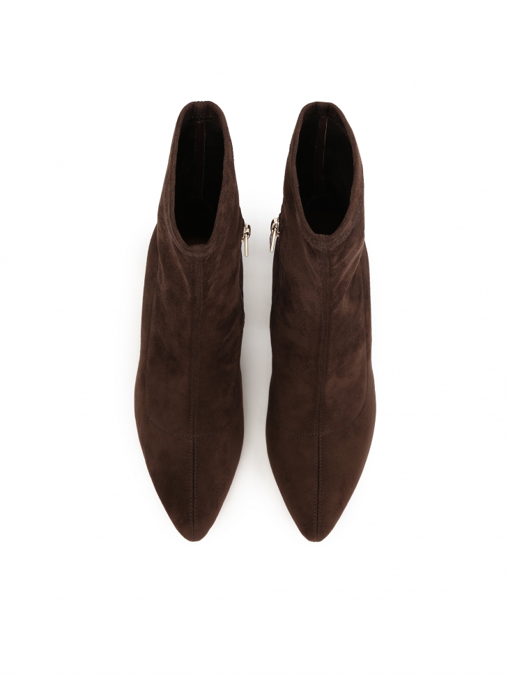 Ciemnobrązowe botki z tkaniny na słupku