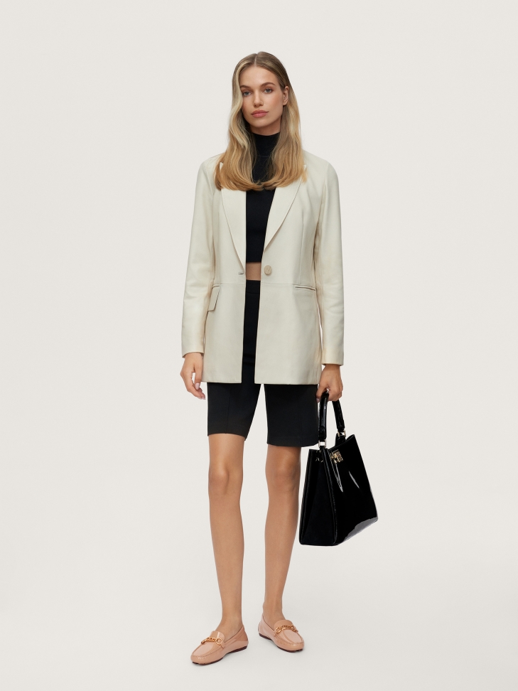 Jasnobrązowe lakierowane mokasyny damskie