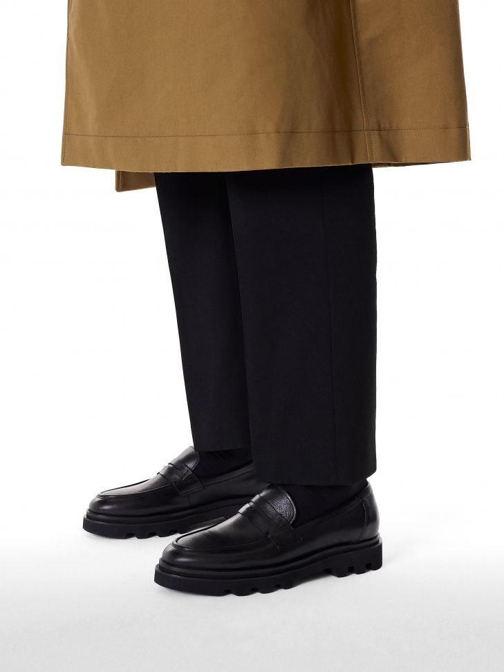 Czarne skórzane loafersy męskie na karbowanej podeszwie