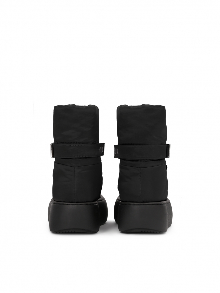 Czarne śniegowce na grubej podeszwie