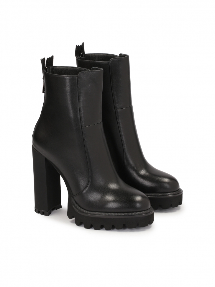 Skórzane botki z wysokim obcasem i suwakiem na tyle cholewki