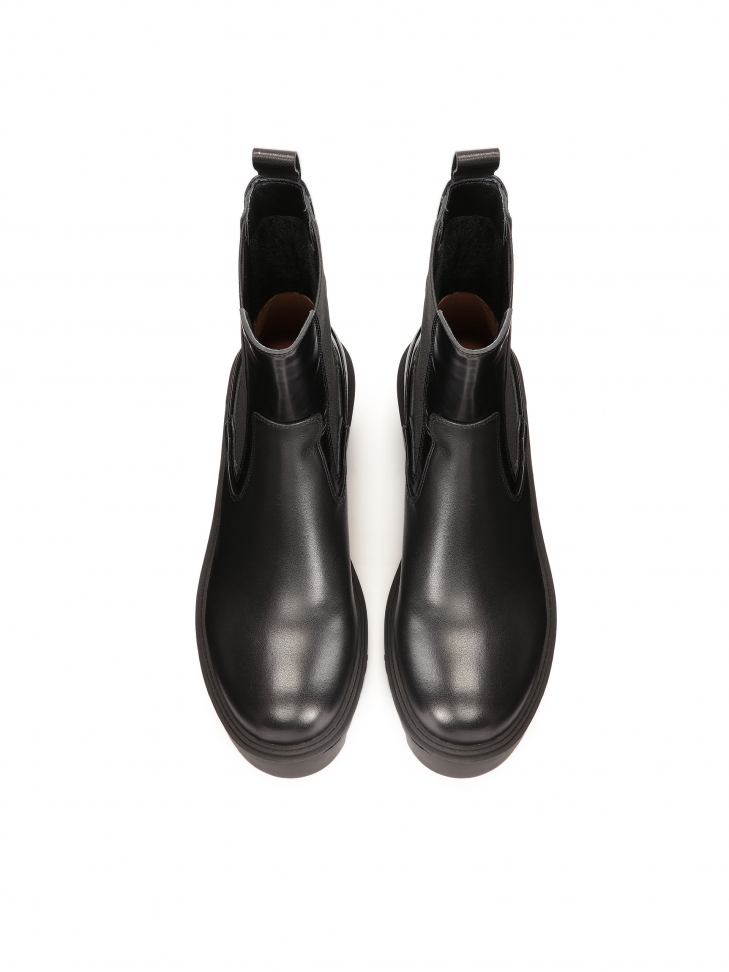 Wsuwane botki na grubym obcasie z bieżnikiem