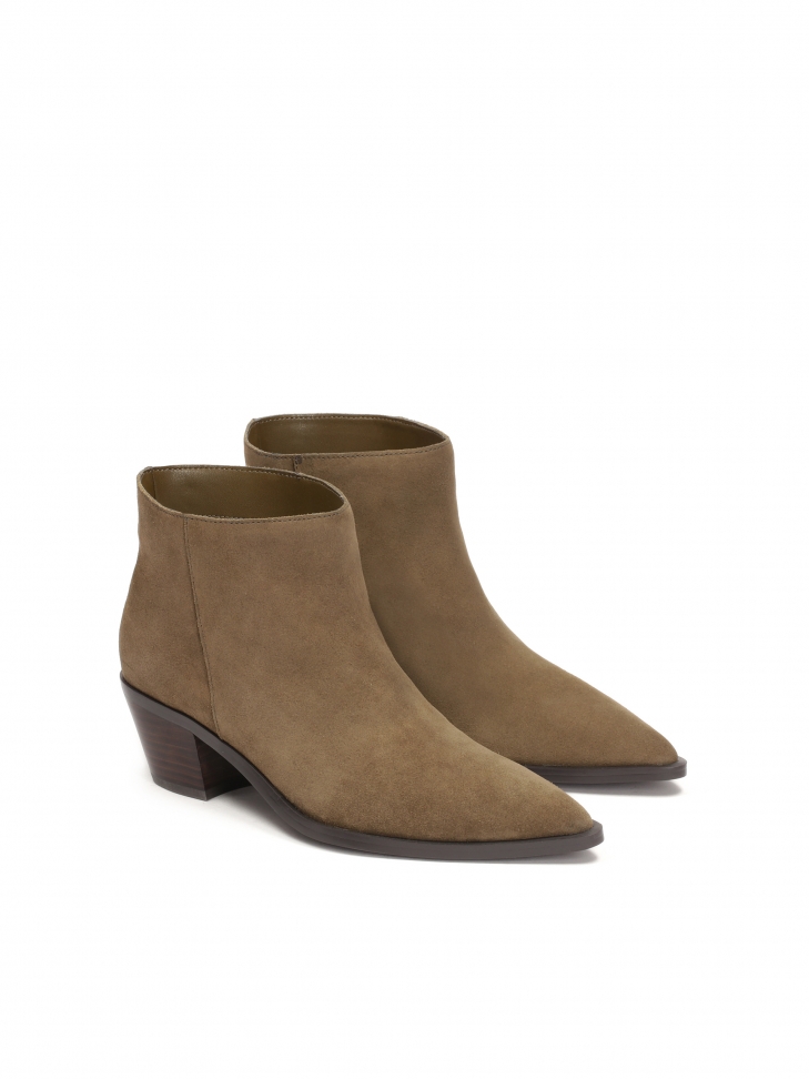 Niskie zamszowe botki typu kowbojki