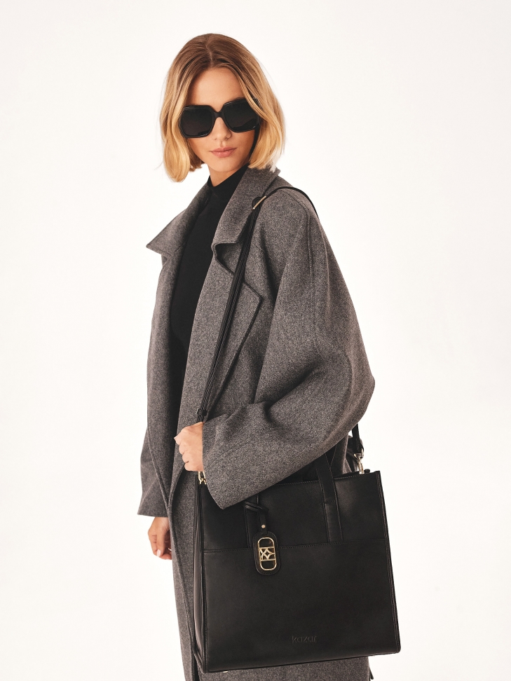 Duża torebka z rączkami i paskiem