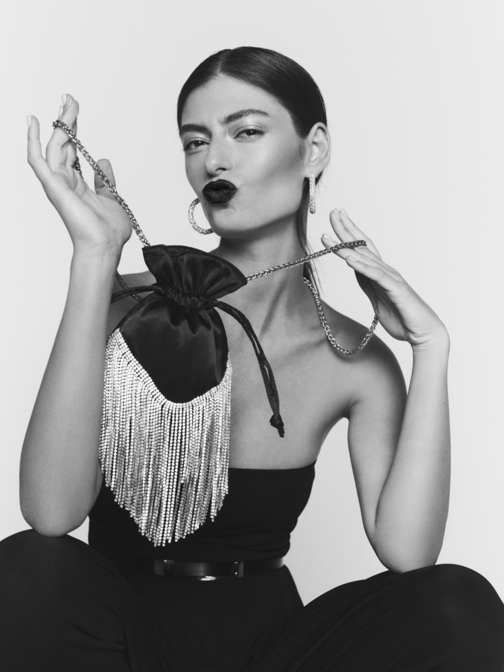 Torebka okazjonalna z kaskadą cyrkonii