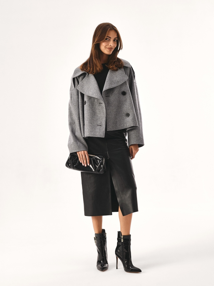 Marszczona skórzana torebka z metalową ramą