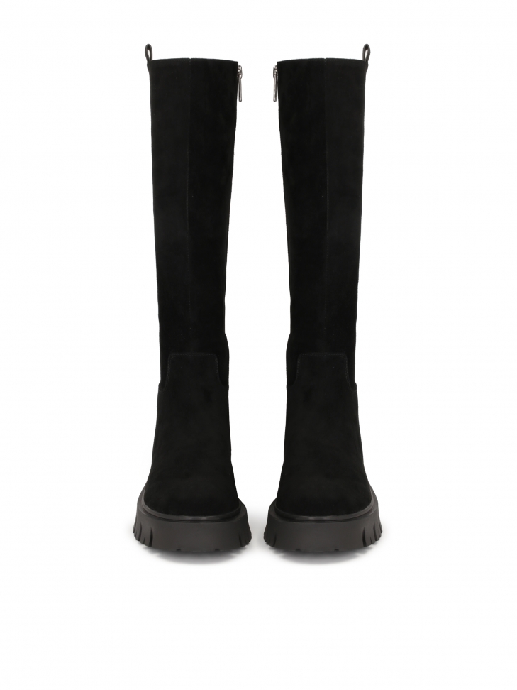 Skórzane czarne kozaki ze żłobioną podeszwą