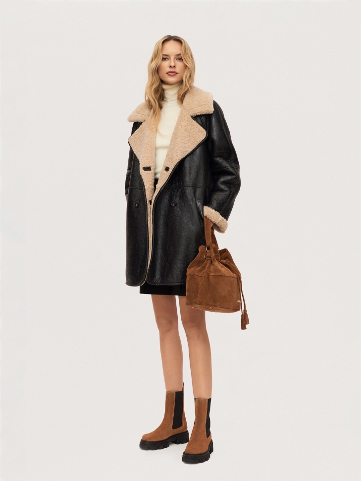 Modne zamszowe botki typu chelsea na trepowej podeszwie