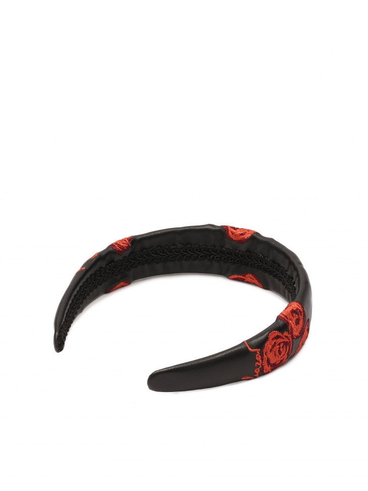 Czarna opaska w wyszywane czerwone kwiaty