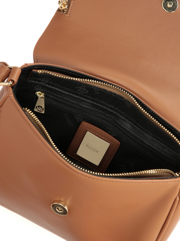 Brązowa skórzana torebka z kieszenią w klapie