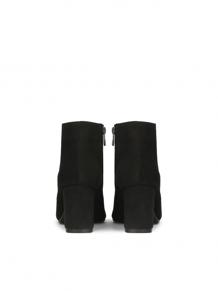 Zamszowe czarne botki na szerokim obcasie
