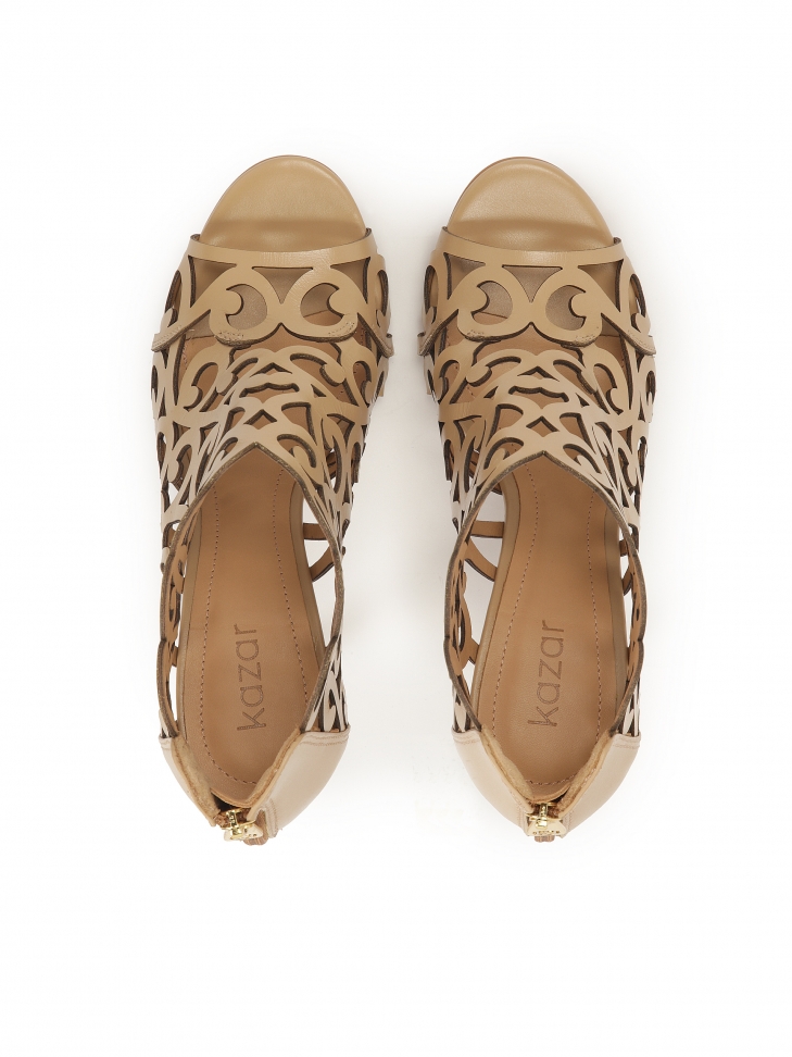 Beżowe botki peep toe z wyciętą cholewką