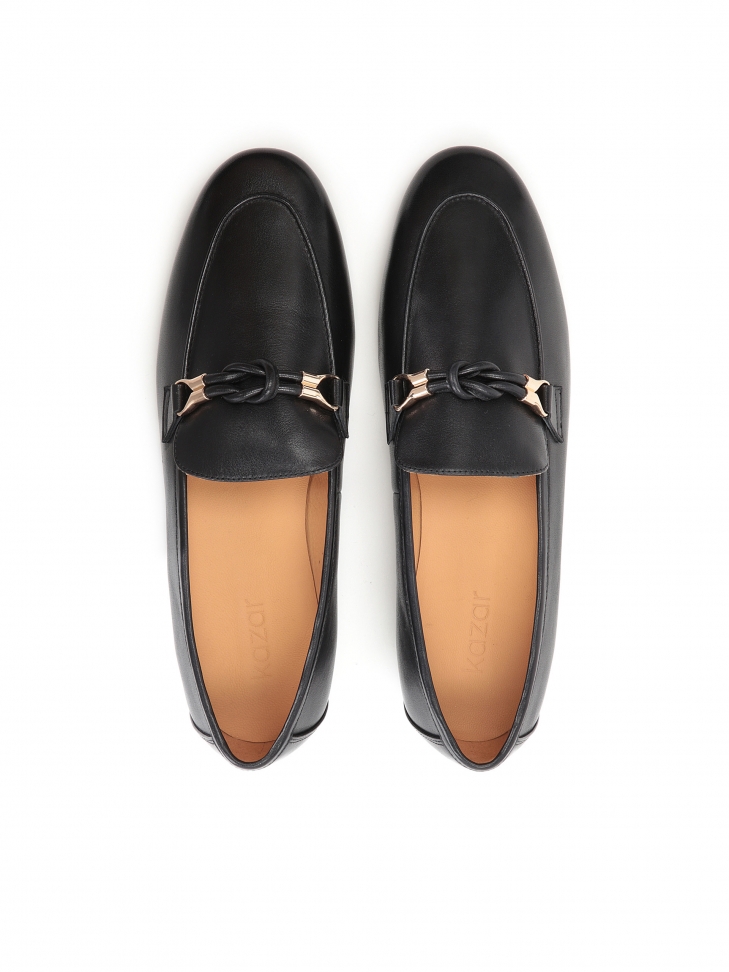 Czarne skórzane półbuty na płaskim obcasie