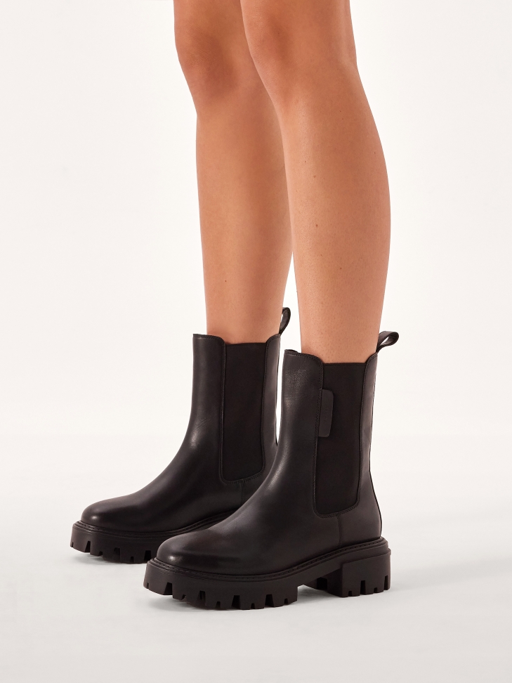 Skórzane botki z elastycznymi gumami w cholewce