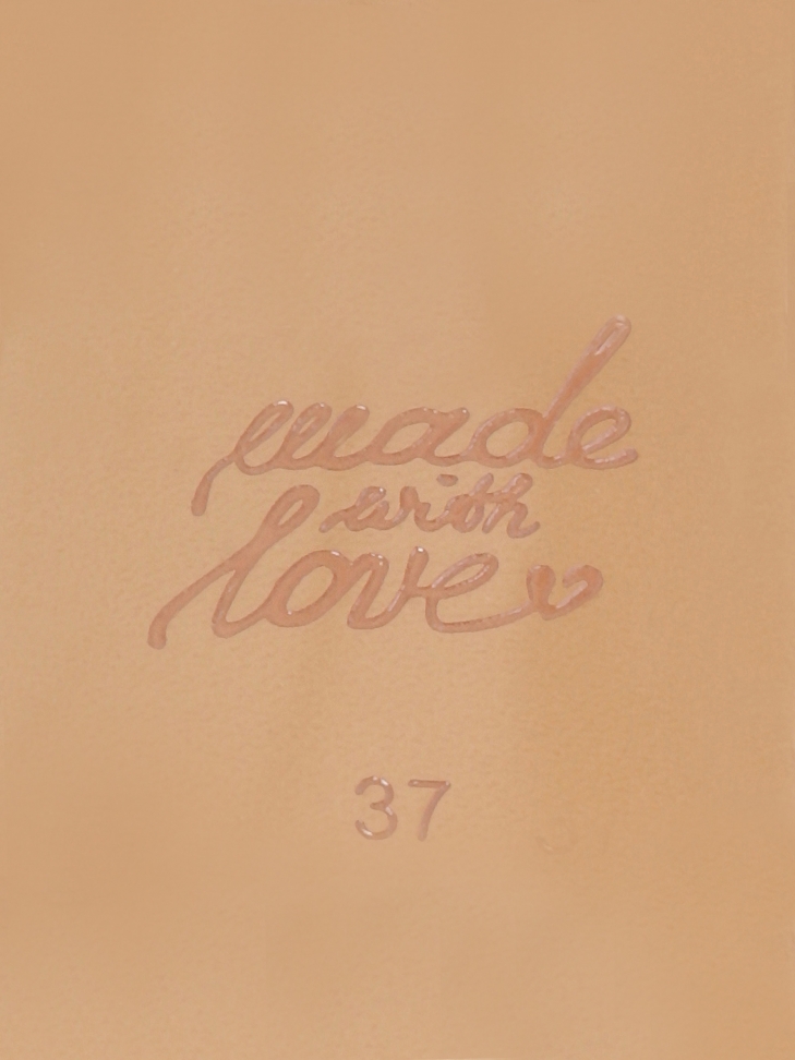 Białe płaskie czółenka ślubne z pełnym noskiem i piórami