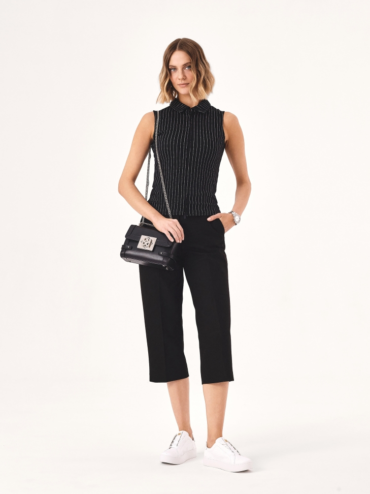 Białe sneakersy w tłoczone monogramy KAZAR