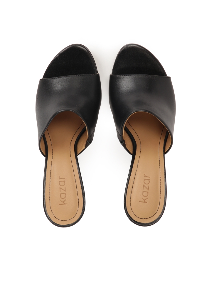 Czarne klapki na obcasie z szerokim paskiem