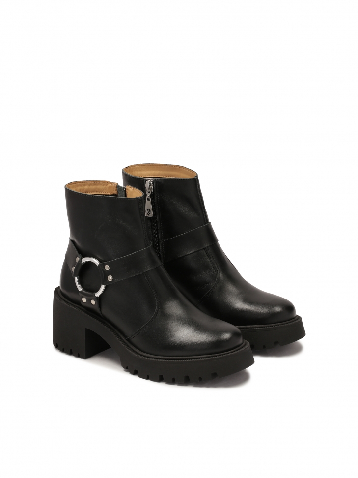 Botki na suwak na szerokim obcasie