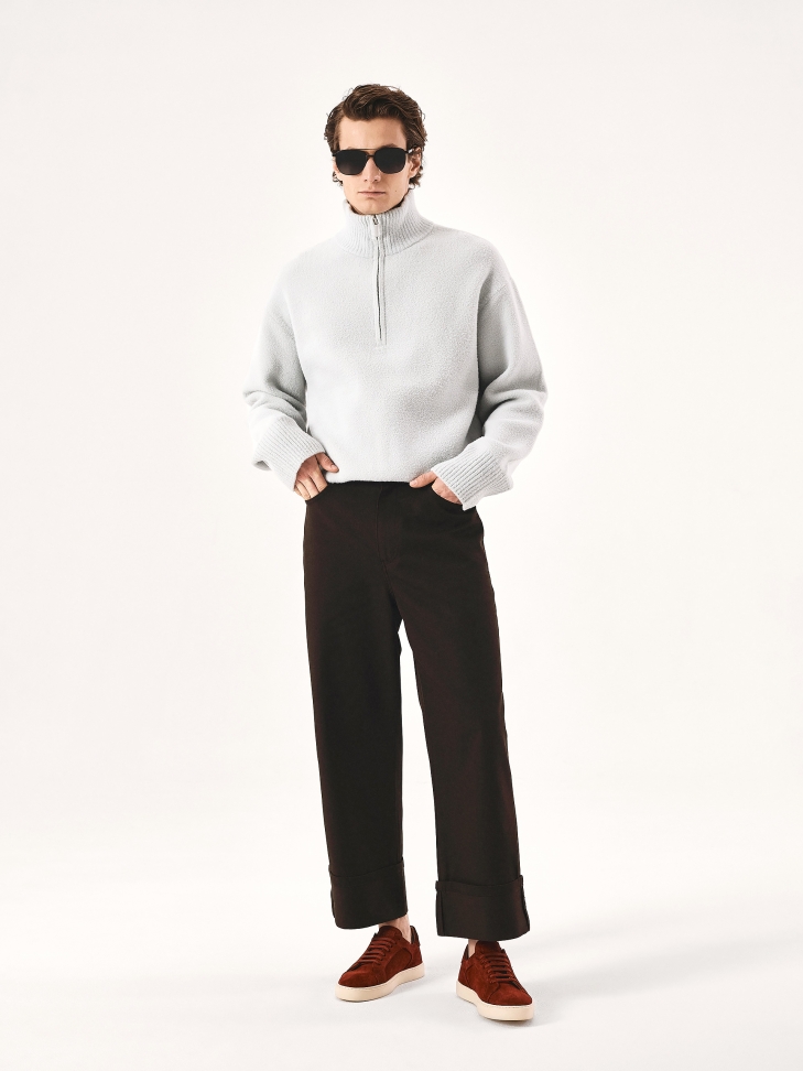 Czerwone sneakersy z klasycznym sznurowaniem