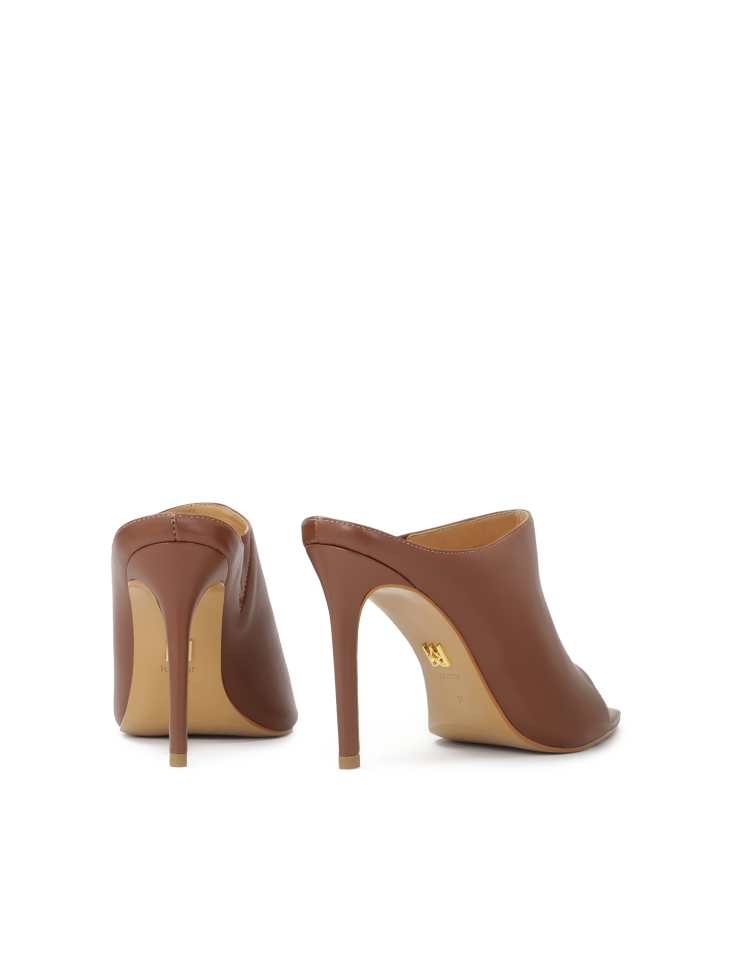 Brązowe klapki ze smukłym obcasem i noskiem w szpic