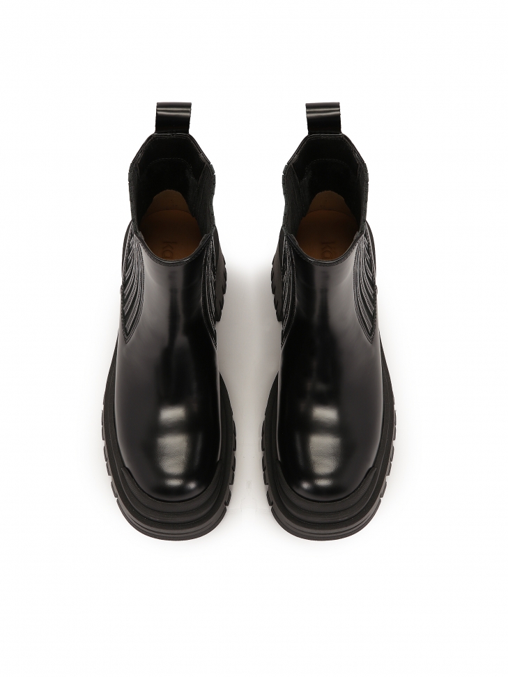 Wsuwane botki na masywnej podeszwie