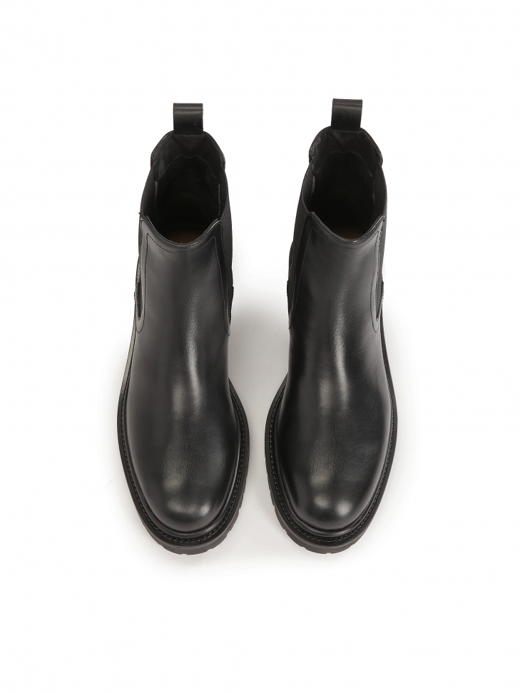 Ponadczasowe sztyblety w czarnym kolorze